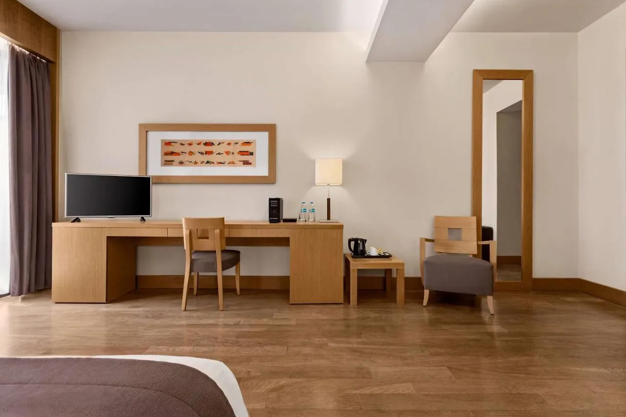 Lazart Hotel, Trademark Collection By Wyndham Soluň 5*,