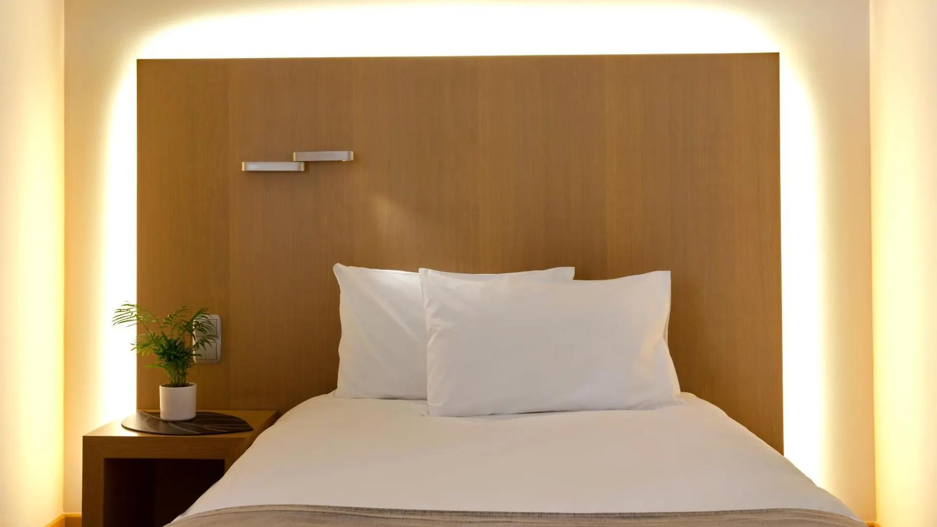 Lazart Hotel, Trademark Collection By Wyndham Salonic